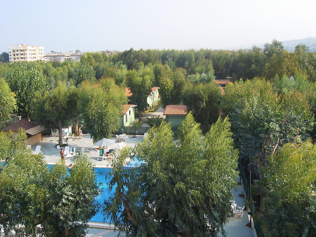 Camping & Village Eucaliptus Alba Adriatica Eksteriør billede