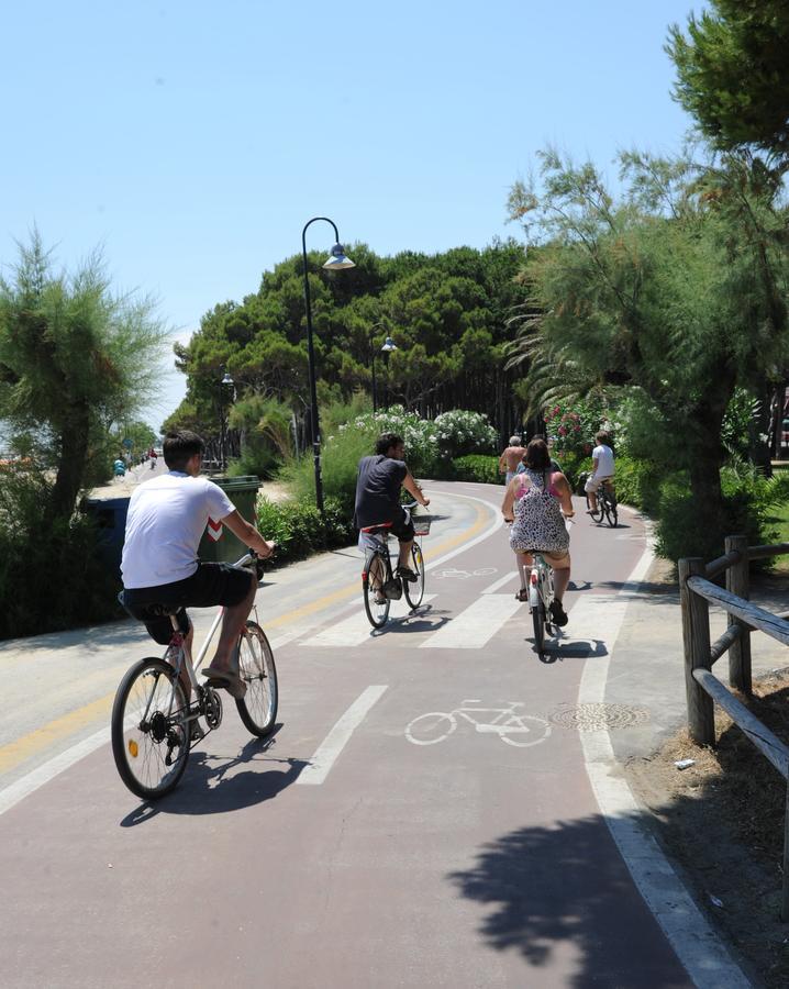 Camping & Village Eucaliptus Alba Adriatica Eksteriør billede